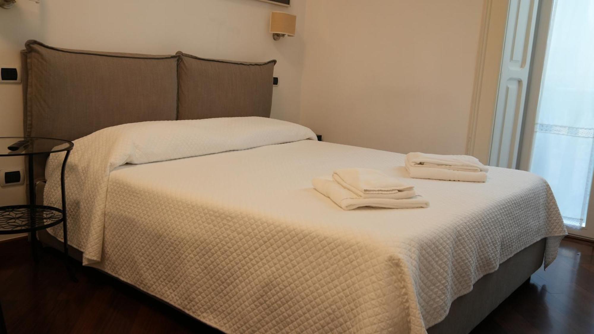 נאפולי Luca Giordano 142 B&B מראה חיצוני תמונה